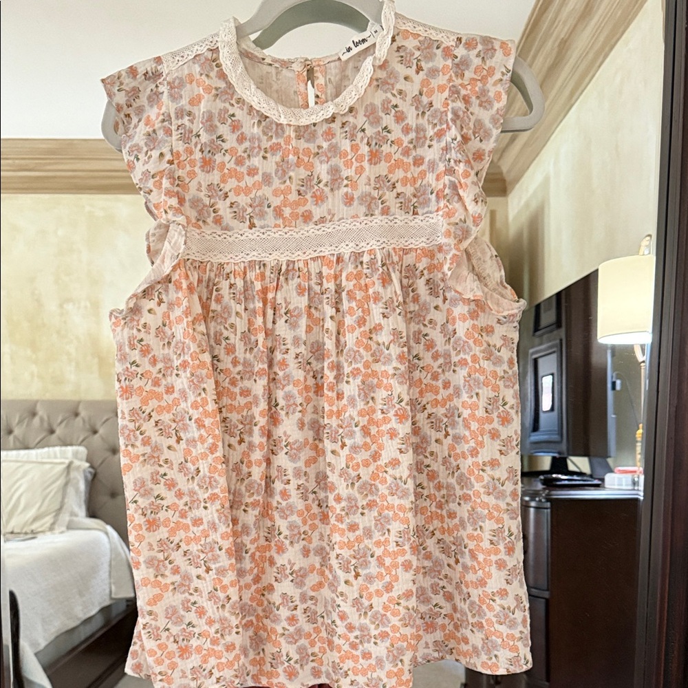 Floral Sleeveless Blouse with Lace Trim